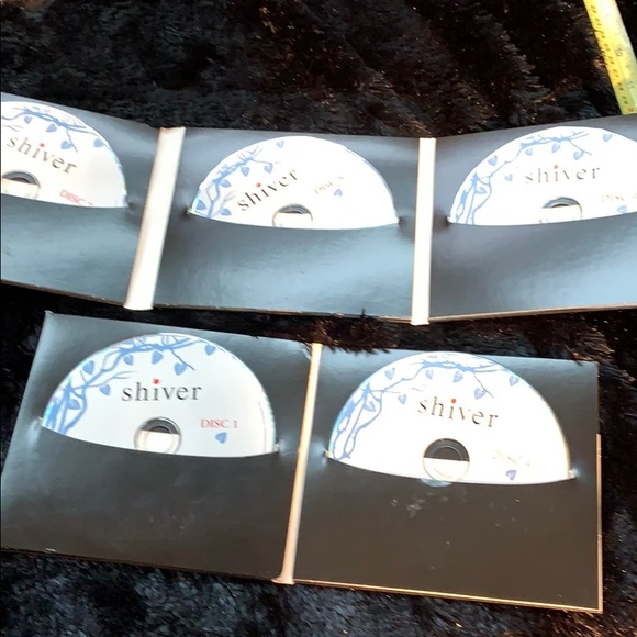 Audio CD Set by Scholastic Title “Shiver” 9 Discs EUC - Picture 2 of 6